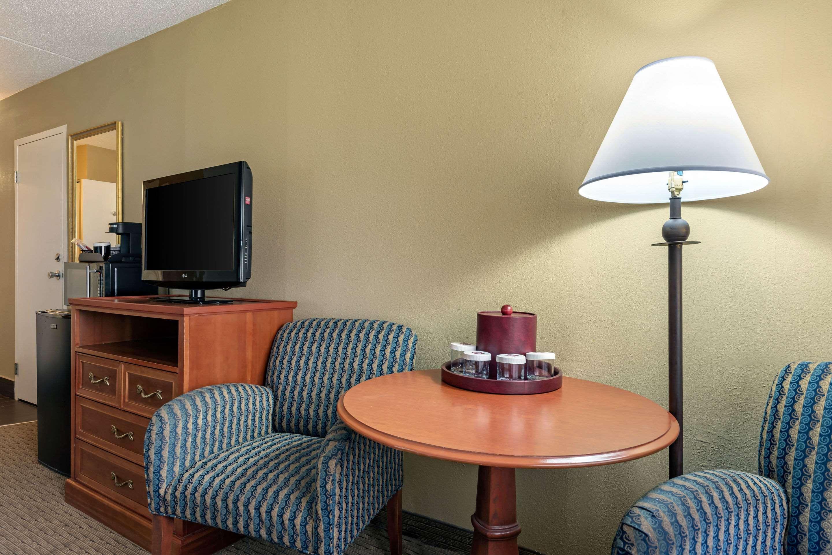 Clarion Hotel Conference Center - North Lexington Buitenkant foto